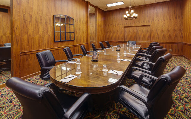 Historic Whispering Woods Hotel & Conference Center