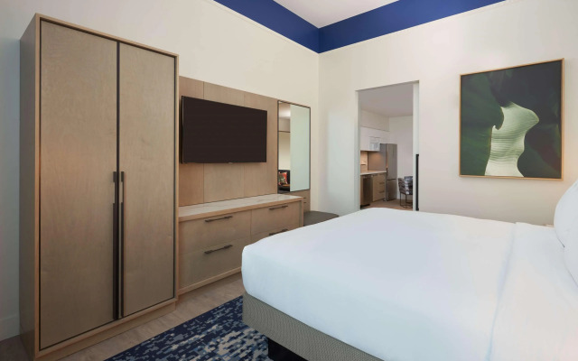 SERENA Hotel Aventura Miami, Tapestry Collection by Hilton