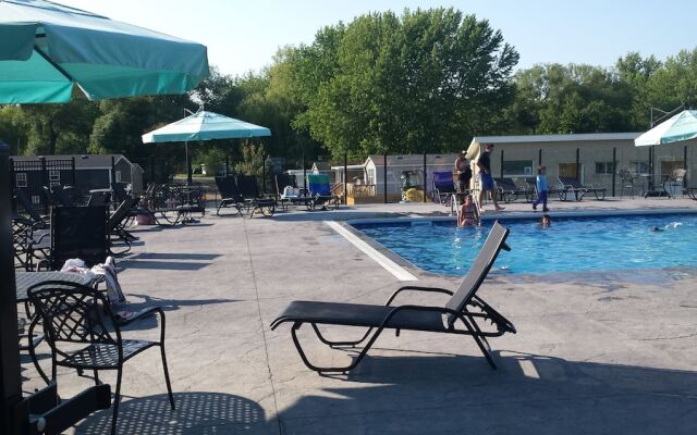 Great Blue Resorts - Cherry Beach Resort