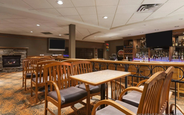 Poco Inn and Suites Hotel & Conference Centre