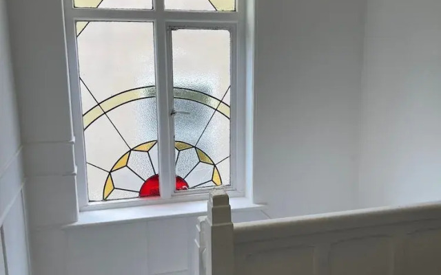 Charming 4-bed House in Sheffield