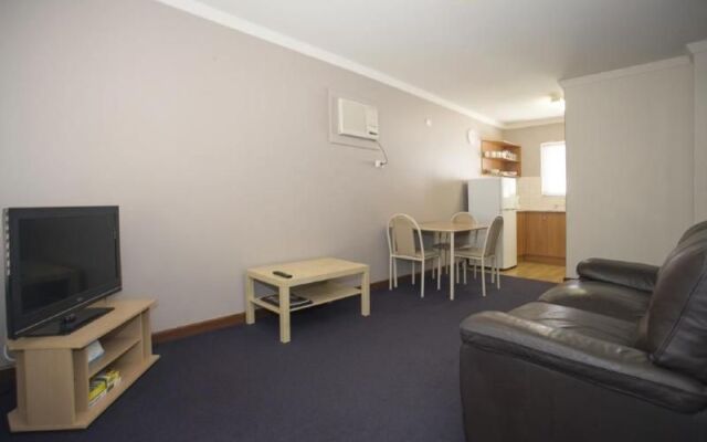 Burswood Lodge Motel Apartments