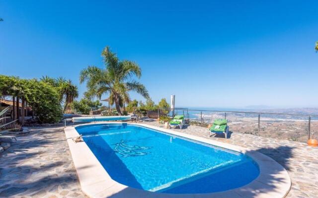 Casa del Alize Sayalonga by Ruralidays