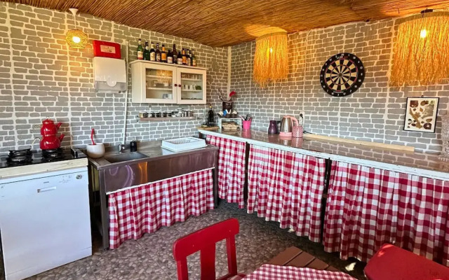 Mona Glamping Caravan Suites