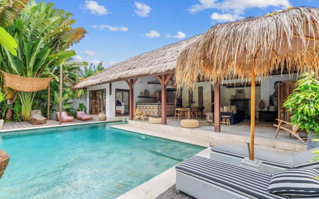 Tipsy Coco Villa by Hombali