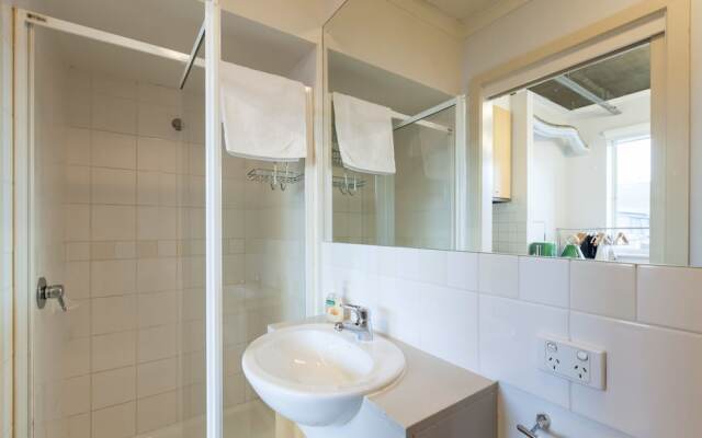 LUCINDA, Carlton Studio Apartment