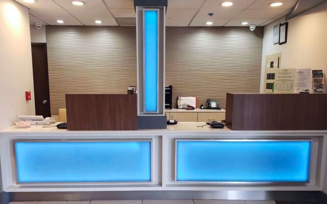 The Alexis Inn & Suites - Nashville Airport