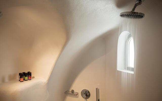 Luxury Villa in Santorini!