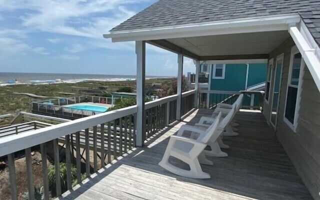 Due South - 5 Br Home