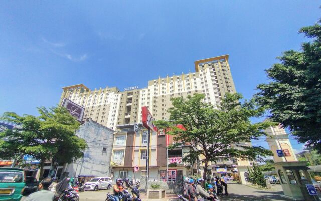 Homey 2Br Apartment Gateway Ahmad Yani Cicadas