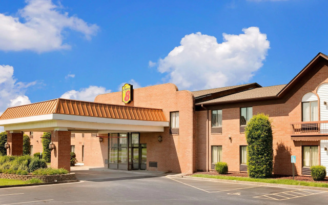 Super 8 by Wyndham Metropolis