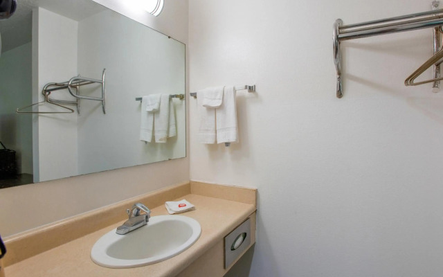 OYO Woodland Hotel and Suites