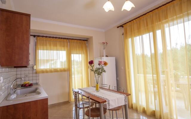 Beach Flat With Garden, Jacuzzi, BBQ