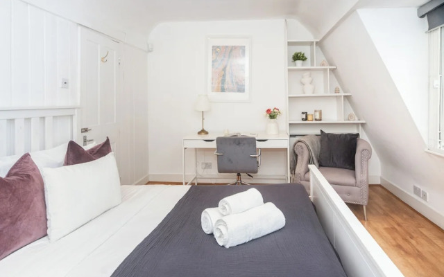 Spacious 3BR 2BA Flat in Central Soho