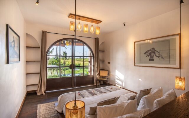 Stunning Villas Complex, 12 BR, Canggu With Staff