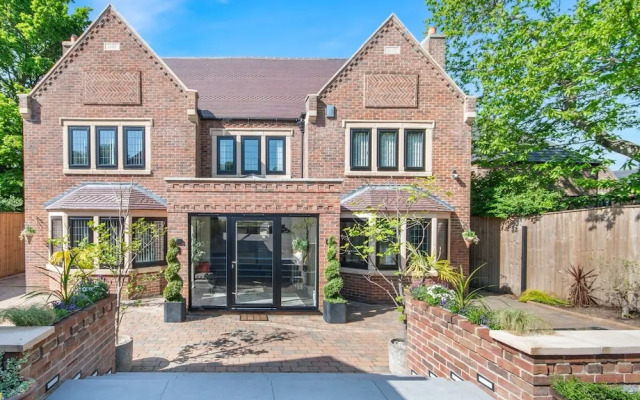 5 Bed Villa-sleeps 10-hot Tub-bar & Pool Table