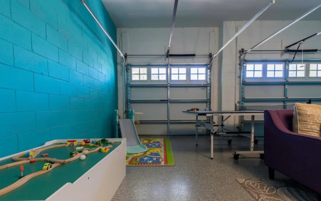 Amazing Beach House Near the Parks