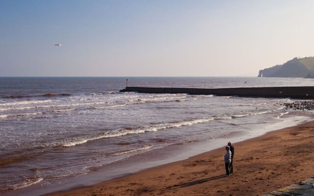 Modern Apartment in Dawlish With Dawlish Coast View