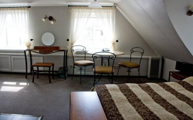 Azhurniy Hotel
