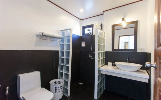 The Reef Hotel & Studios