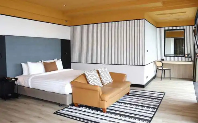 The Quarter Saphankhwai by UHG