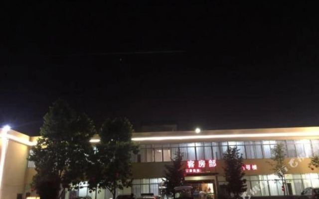 Xueping Business Hotel