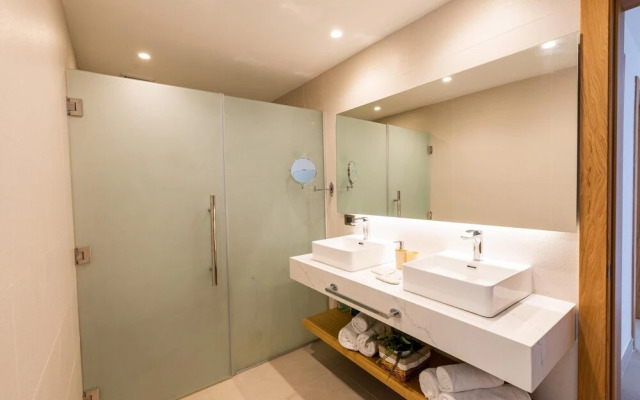 Gorgeous Terrific Roof Terrace With Private Picuzzi