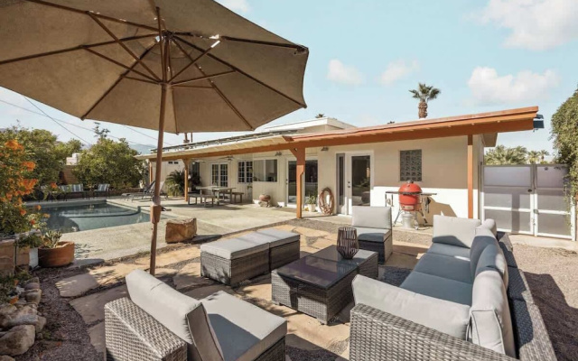 Zen Palm Desert Bungalow
