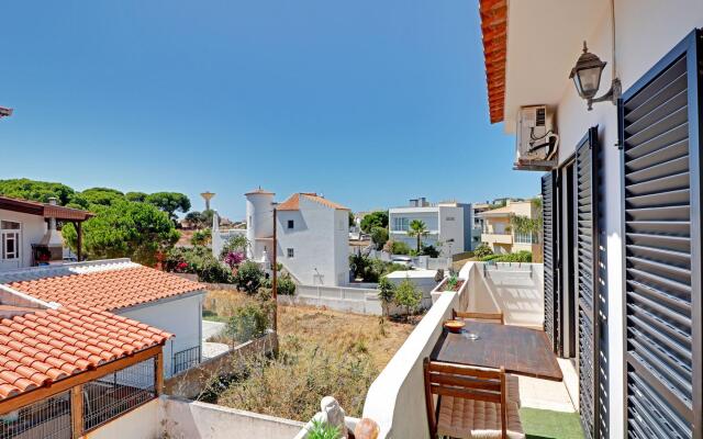 Faro Airport Flat 1 by Homing