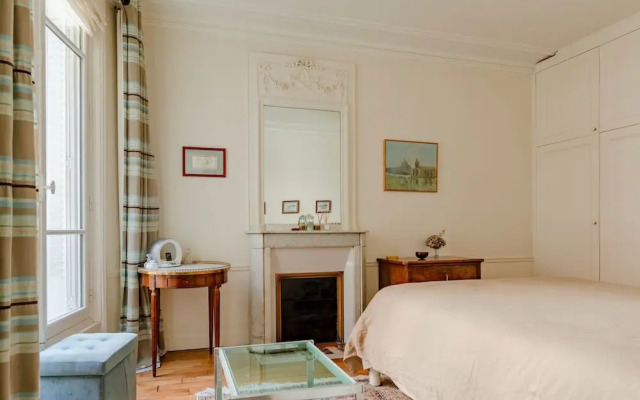 Paris Eiffel Tower Center residence