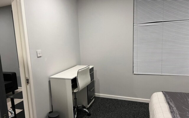 Luxury Apartment - Free Wi-fi & Parking NO Deposit