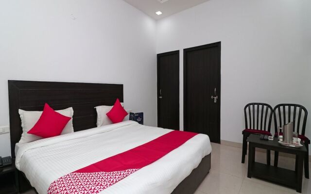 OYO 16080 The Royal Orchid