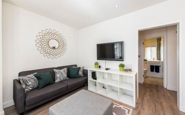 Stylish 1 bed in Fashionable Chelsea