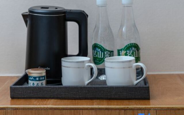 Man · Hotel（Kunming Railway Station Tangzixiang Subway station store）