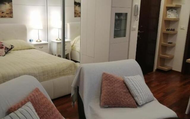 V&M Luxury Studio