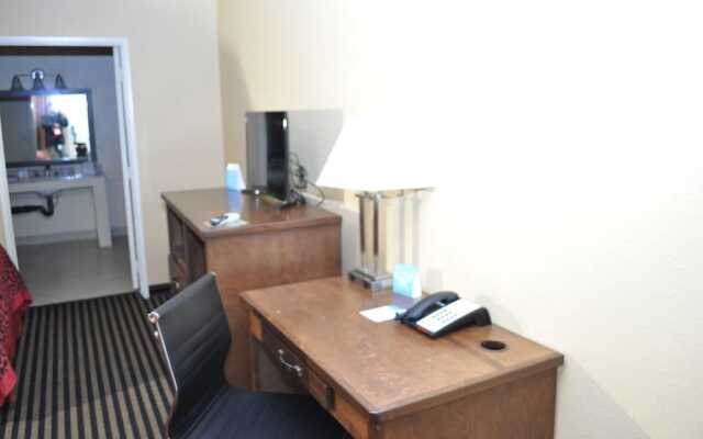 Evergreen Hotel & Suites