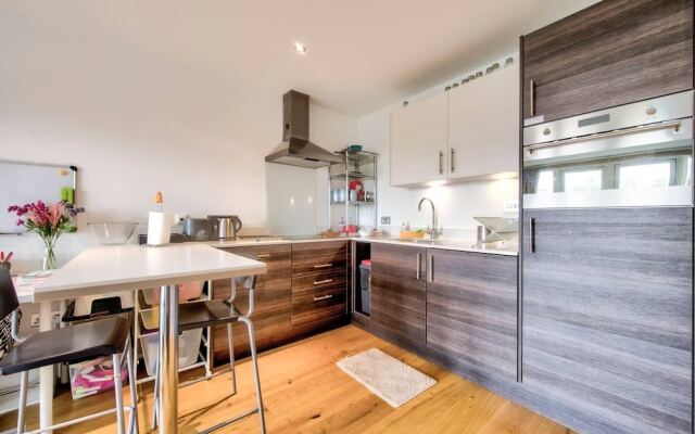 Bright, Modern 1 Bed in Melvin Walk