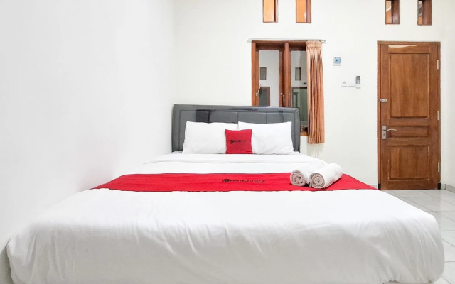 RedDoorz Syariah at Jalan Panglima Sudirman Probolinggo – Guest Rooms – Probolinggo