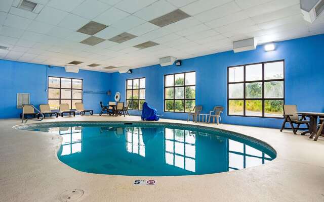 Quality Inn & Suites Chattanooga West near Lookout Mountain