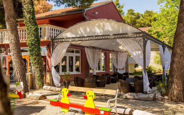 Tidy Apartment with Ac, Just 12 Km. From Sibenik