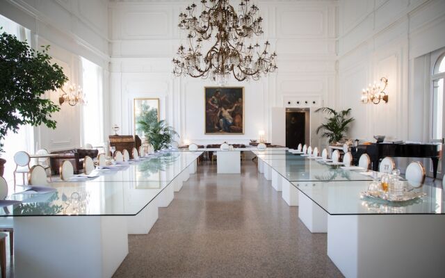 Arnaboldi Palace - Circolo