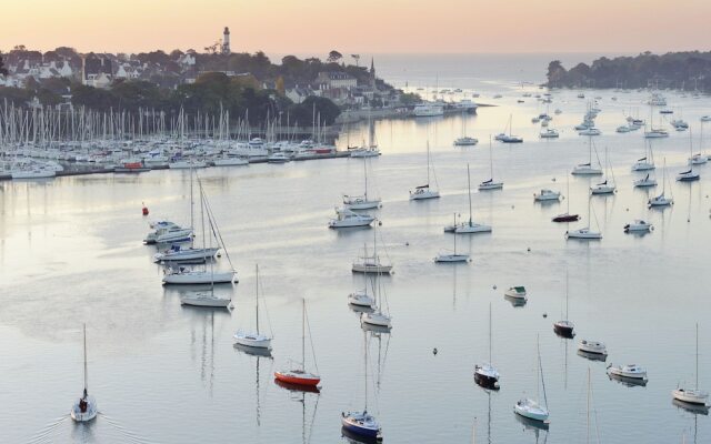 Welcoming Villa in Fouesnant With Swimming Pool