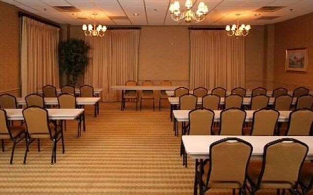 Elwood Hotel & Suites