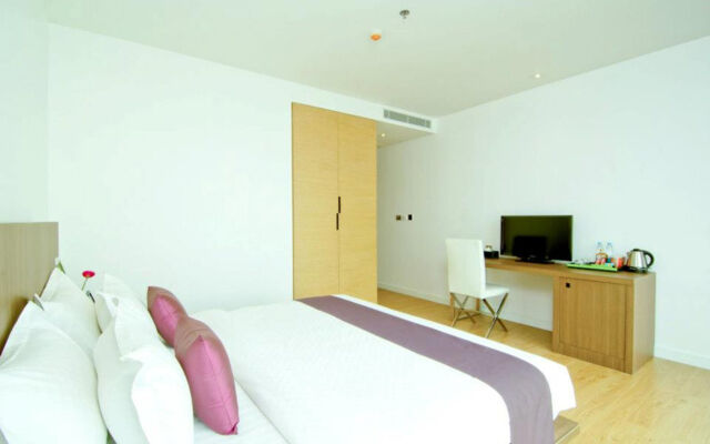 Seven Zea Chic Hotel