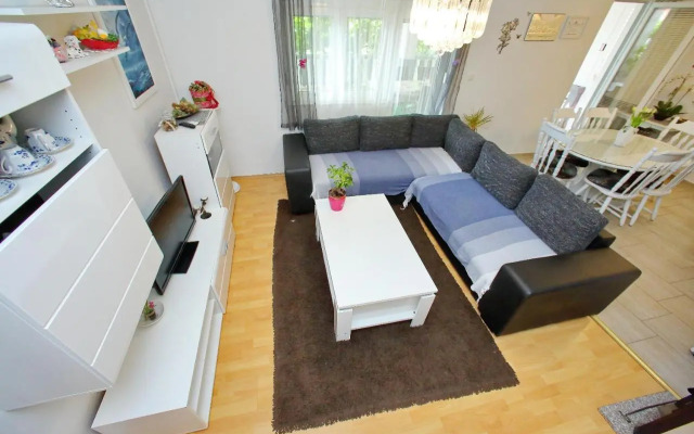 Apartment Mira