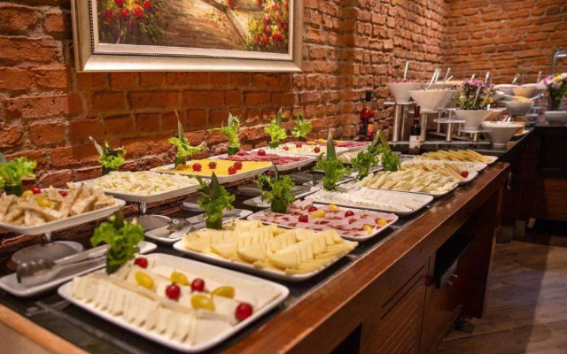Grand Aras Hotel & Suites