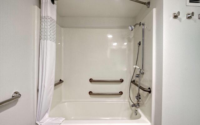 Hampton Inn & Suites Asheville Airport