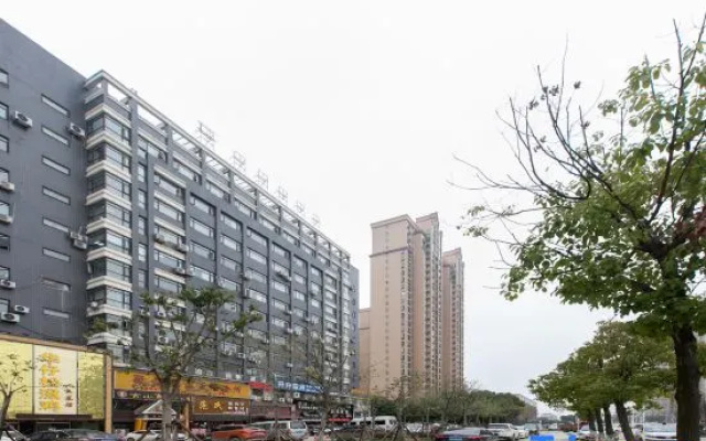 LAVANDE HOTELS(Wuhan Wuhuan Sports Center Lin Konggang Avenue Store) – Outside – Wuhan