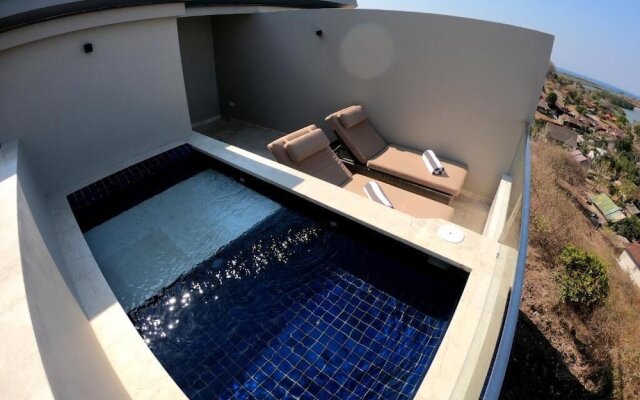 Bukit Pool Suites