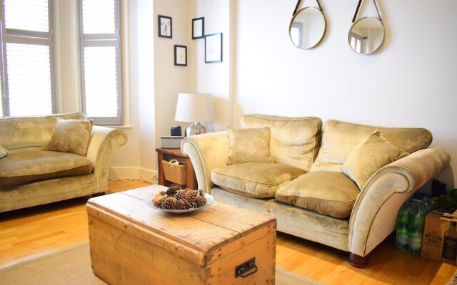 1 Bedroom Flat With Patio in Battersea